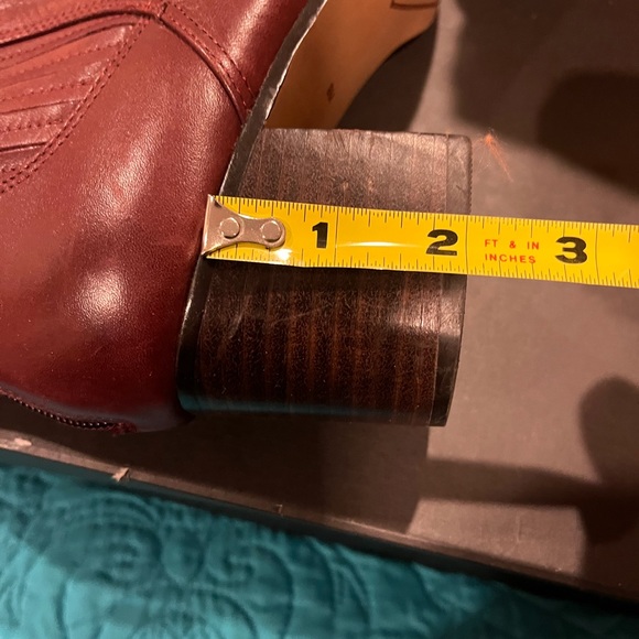 Boots color red , 2 inches heels almost new , I wear twice.Arizona is hot for 👢 - Picture 4 of 11